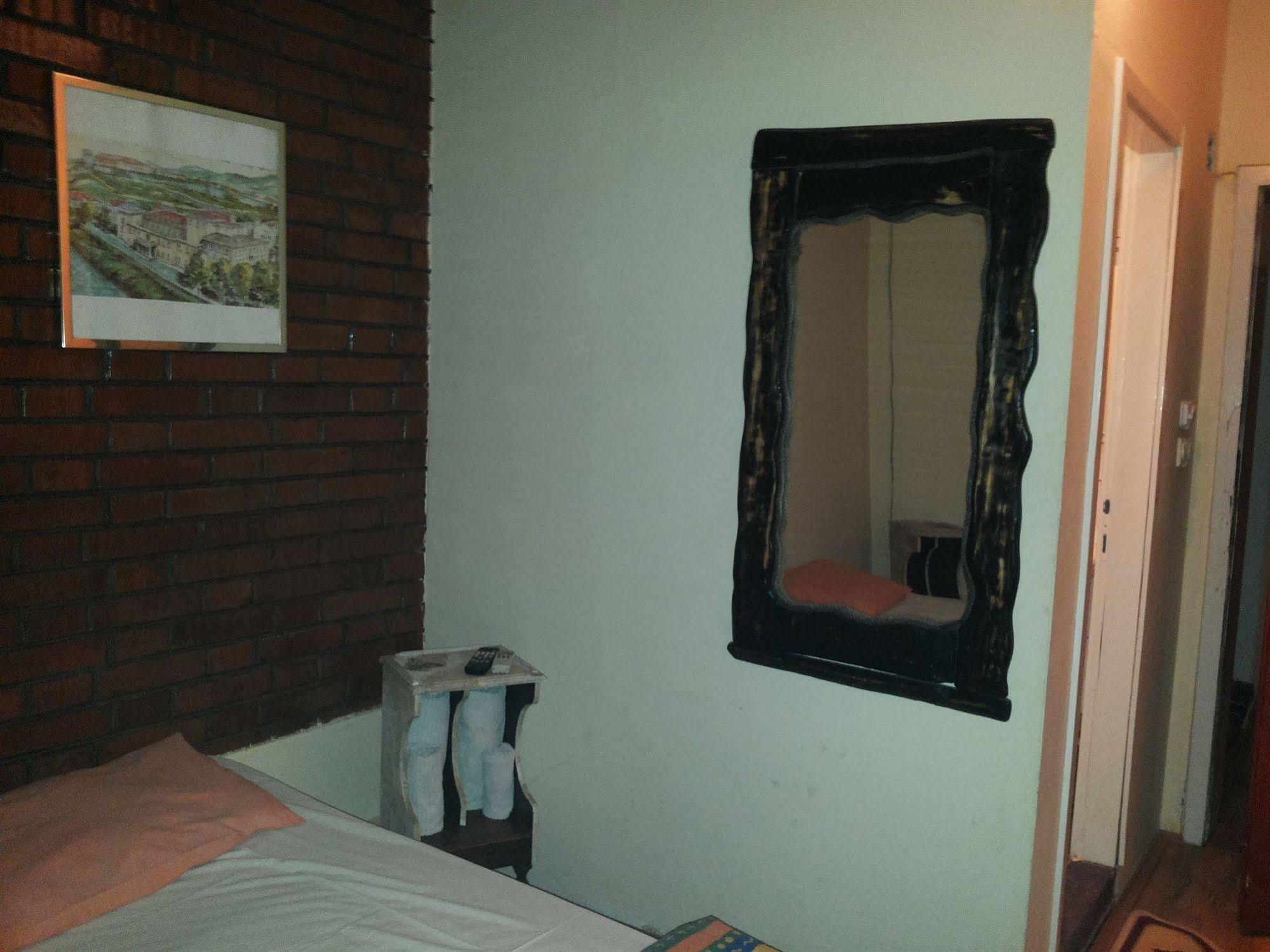Hotel Vuk スコピエ エクステリア 写真